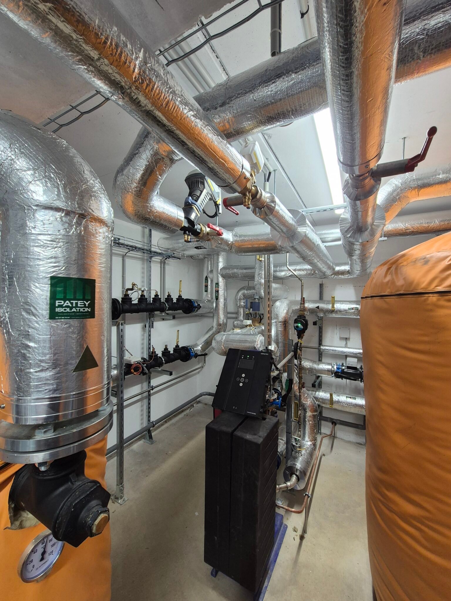 Installation calorifuge pour une industrie de Chimie dans la région de Brive en Corrèze. Installation réalisée par le calorifugeur bordelais Patey Isolation.