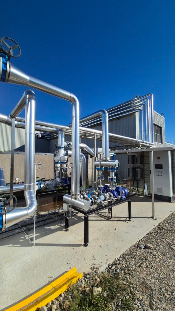 Intervention des équipes de calorifuge de l'entreprise Patey Isolation sur le site d'une entreprise de la région bordelaise pour des travaux sur le réseau de Calorifuge Thermique