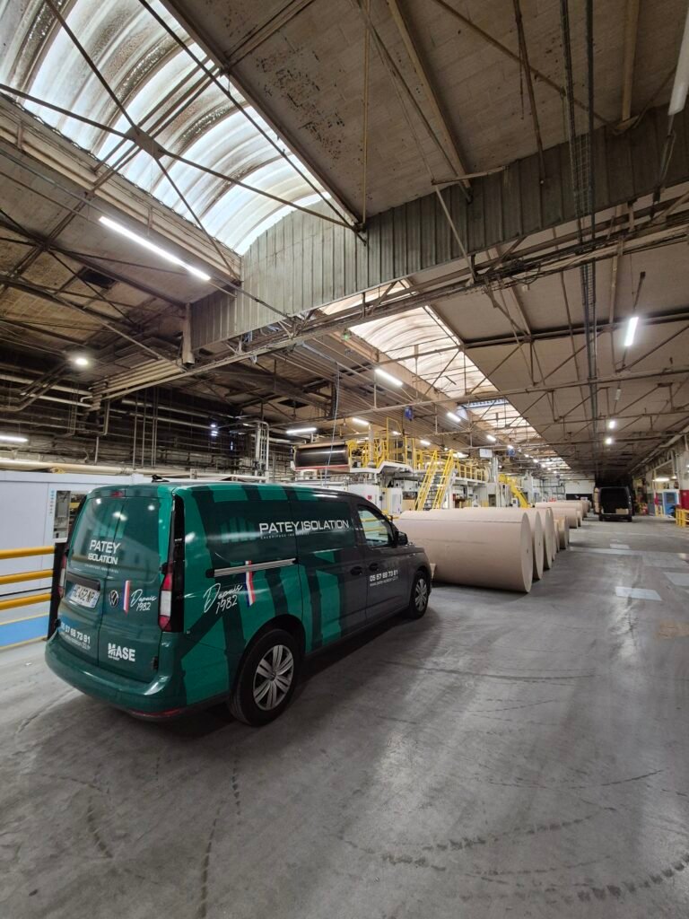 Intervention de l'équipe de calorifugeur Patey Isolation dans une usine de la région bordelaise.