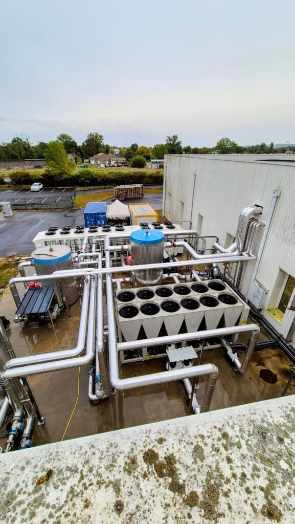 Isolation d'un groupe de froid. Intervention des équipes Patey Isolation dans une entreprise de Nouvelle-Aquitaine