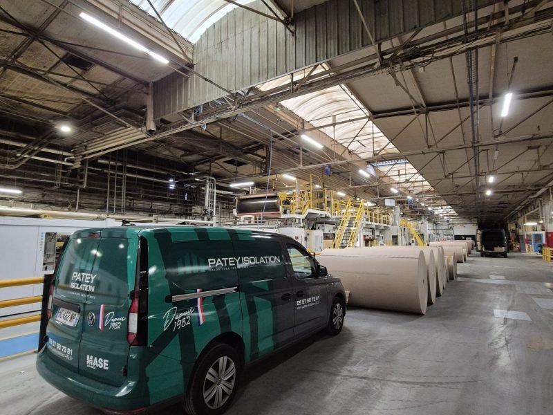 Intervention de l'équipe de calorifugeur Patey Isolation dans une usine de la région bordelaise.